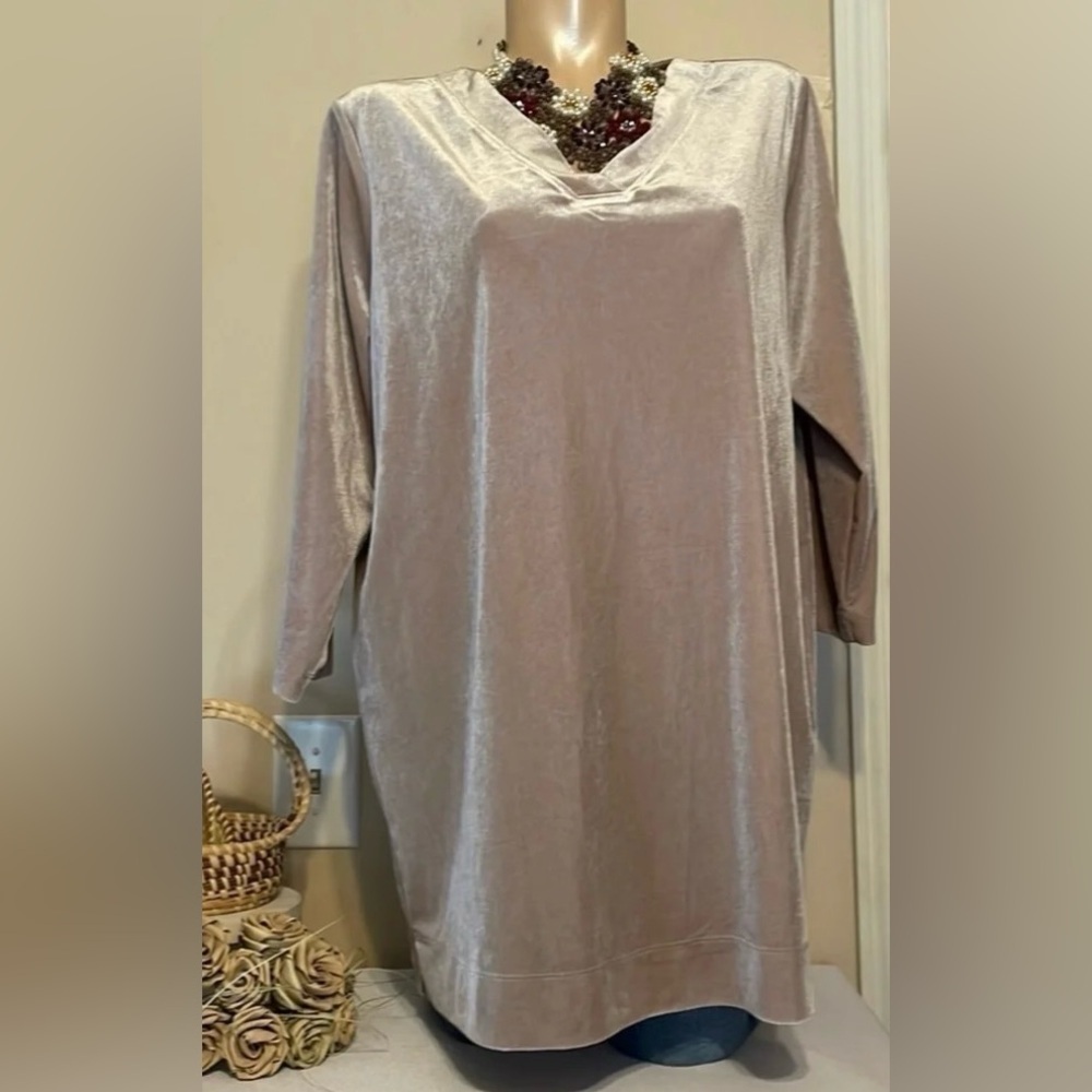 Lands End women 1x 16 18 plus  top Velvet vneck tan gold 3/4 sleeve plus stretch